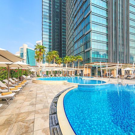 시티 센터 로타나 도하 외부 사진 The swimming pool at the hotel