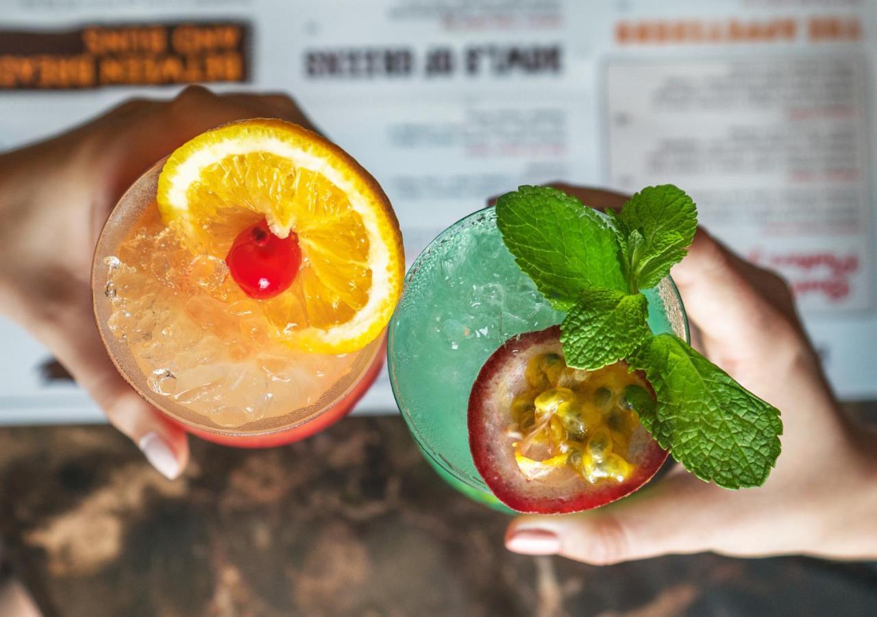 시티 센터 로타나 도하 외부 사진 Two cocktails
