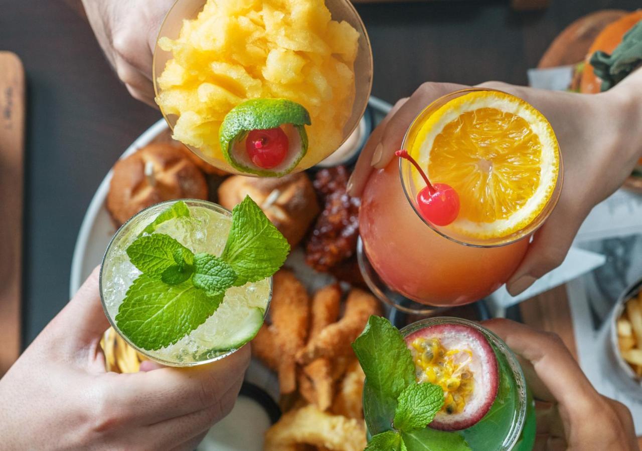 시티 센터 로타나 도하 외부 사진 A selection of cocktails