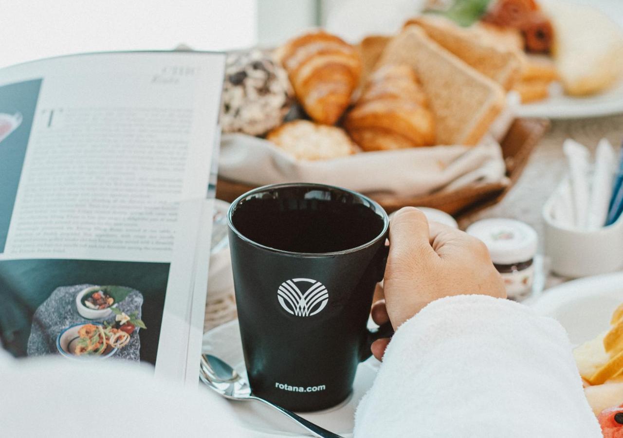 시티 센터 로타나 도하 외부 사진 A reusable coffee cup
