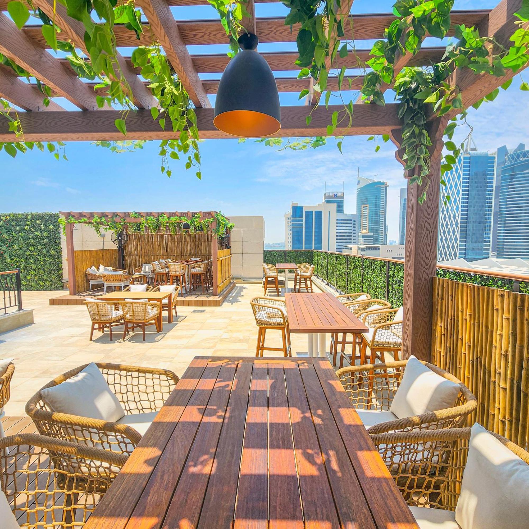 시티 센터 로타나 도하 외부 사진 The rooftop bar at the hotel