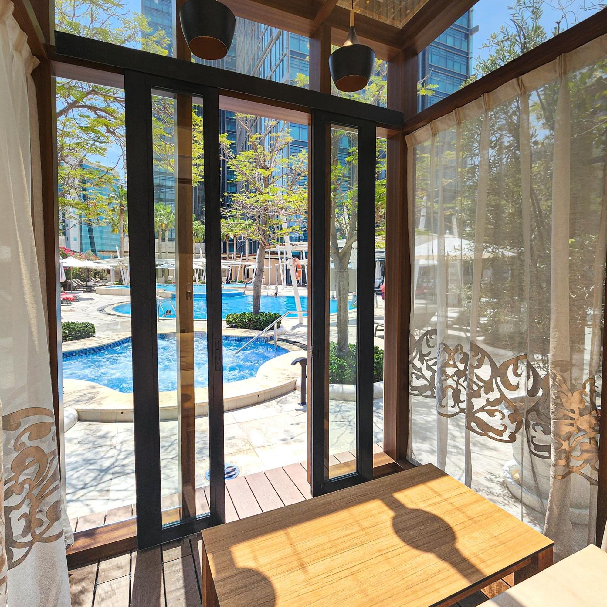 시티 센터 로타나 도하 외부 사진 The swimming pool at the hotel