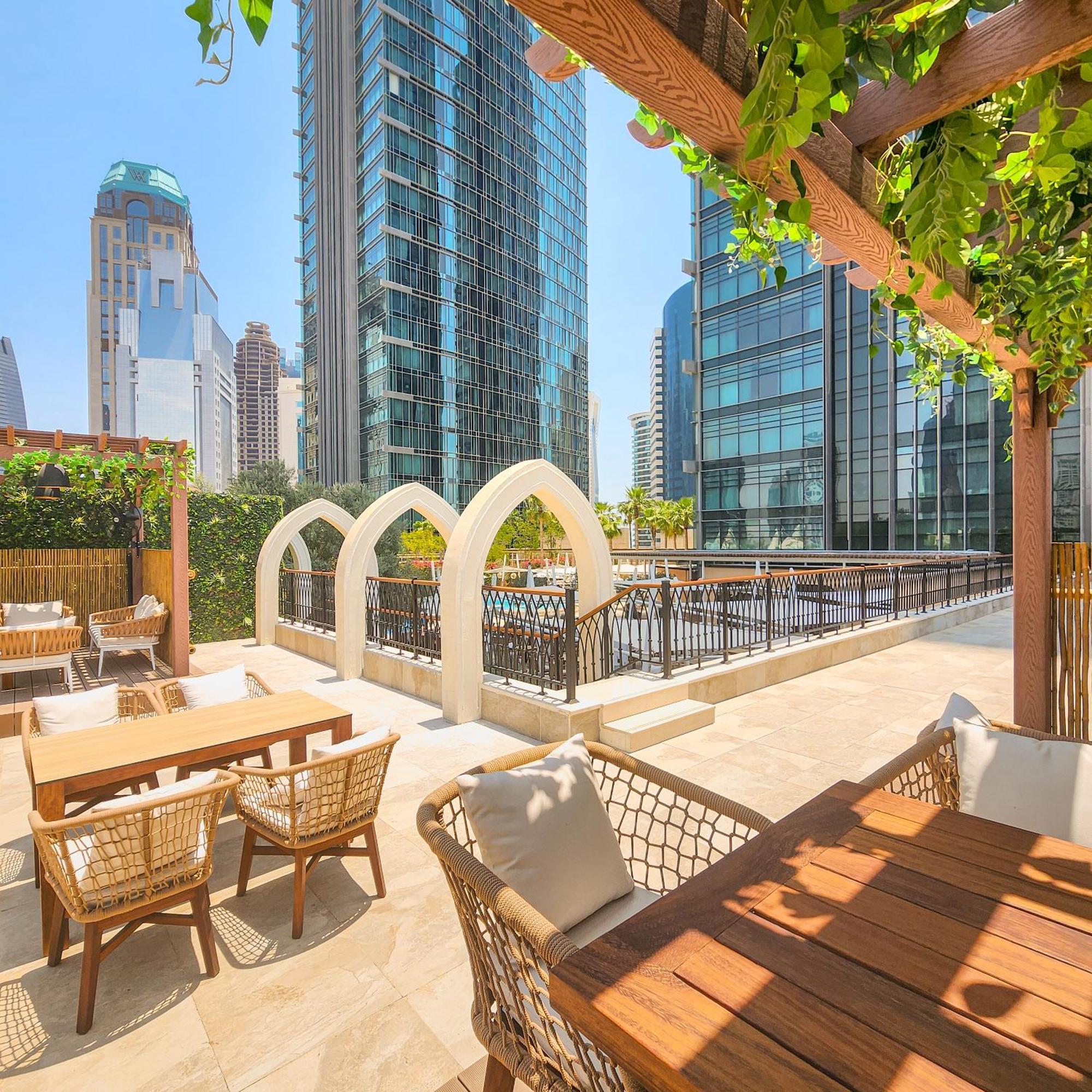 시티 센터 로타나 도하 외부 사진 The rooftop pool at the hotel