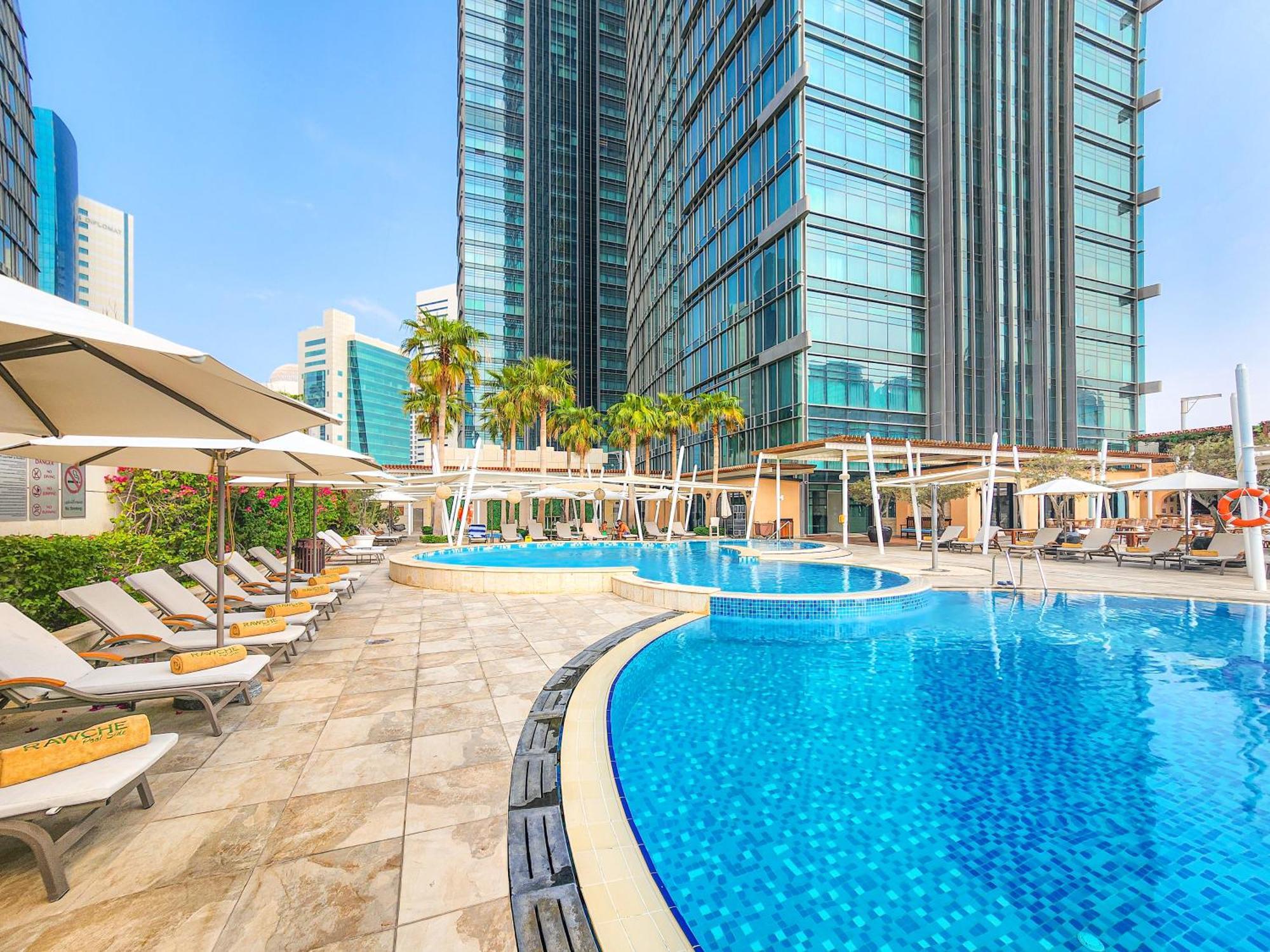 시티 센터 로타나 도하 외부 사진 The swimming pool at the hotel